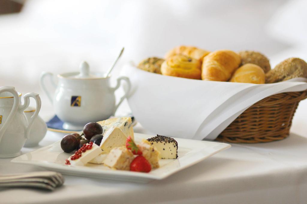 Seetelhotel Ahlbecker Hof Heringsdorf Zewnętrze zdjęcie A typical breakfast