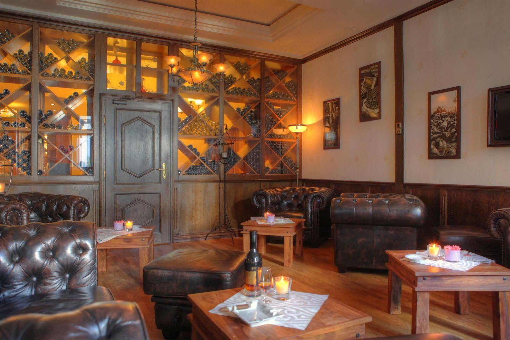 Seetelhotel Ahlbecker Hof Heringsdorf Zewnętrze zdjęcie Interior of a wine bar in Germany