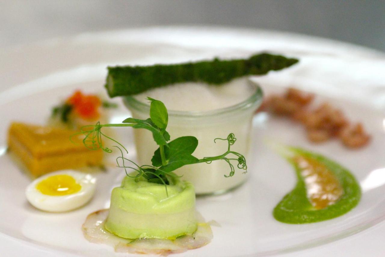 Seetelhotel Ahlbecker Hof Heringsdorf Zewnętrze zdjęcie A green asparagus dish