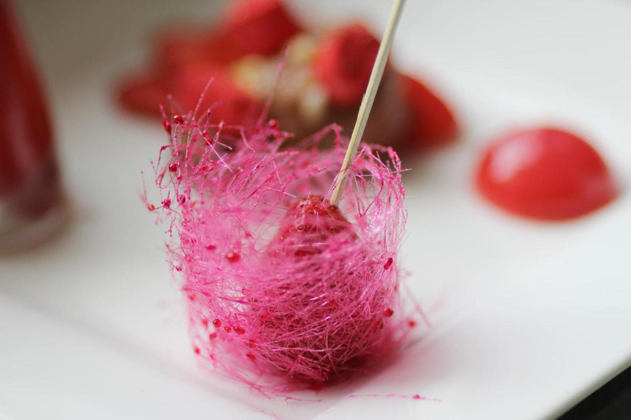 Seetelhotel Ahlbecker Hof Heringsdorf Zewnętrze zdjęcie A strawberry being rolled in sugar